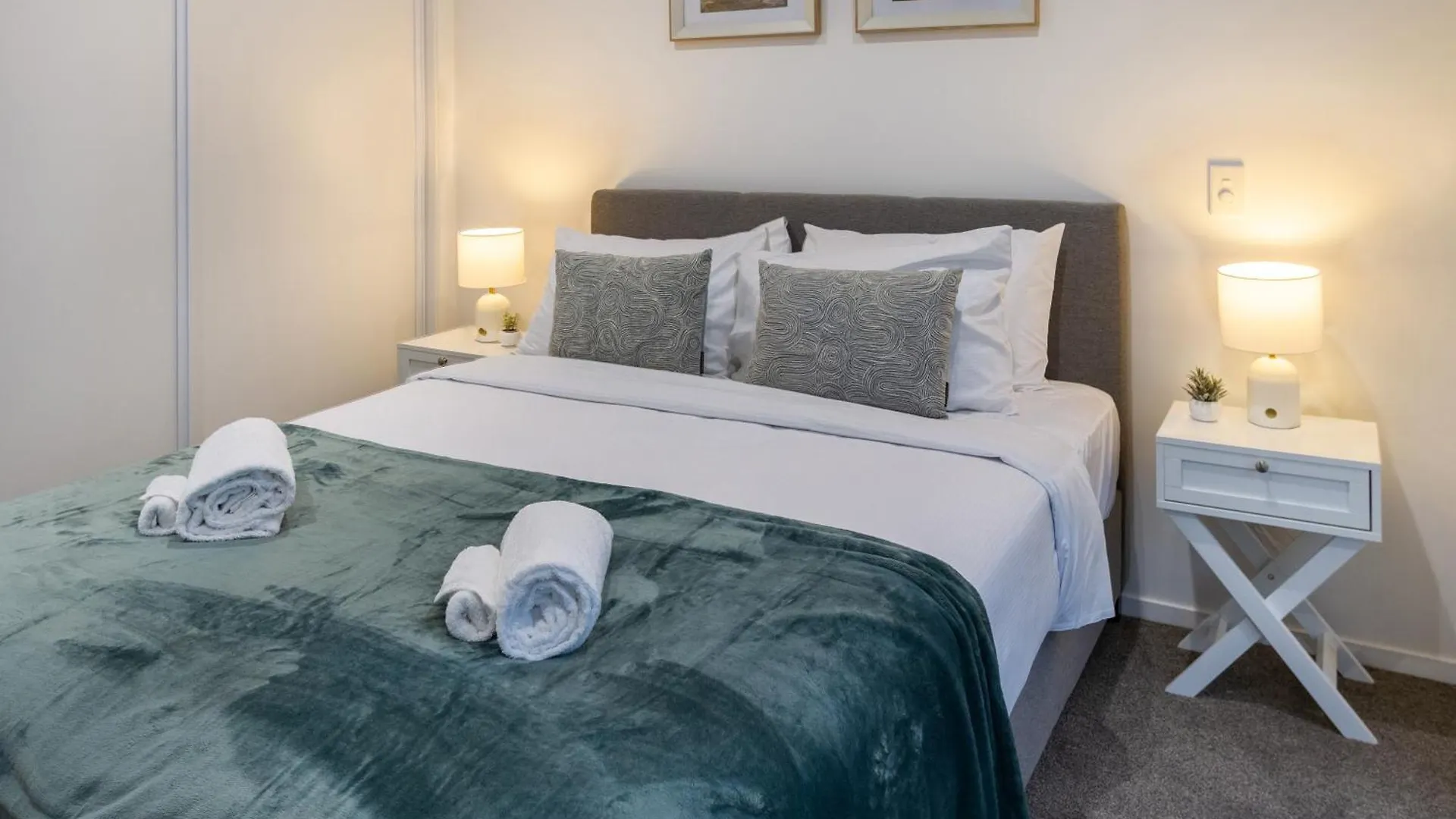 Urban Retreat: 2-Br Gem In Central Christchurch Lejlighed