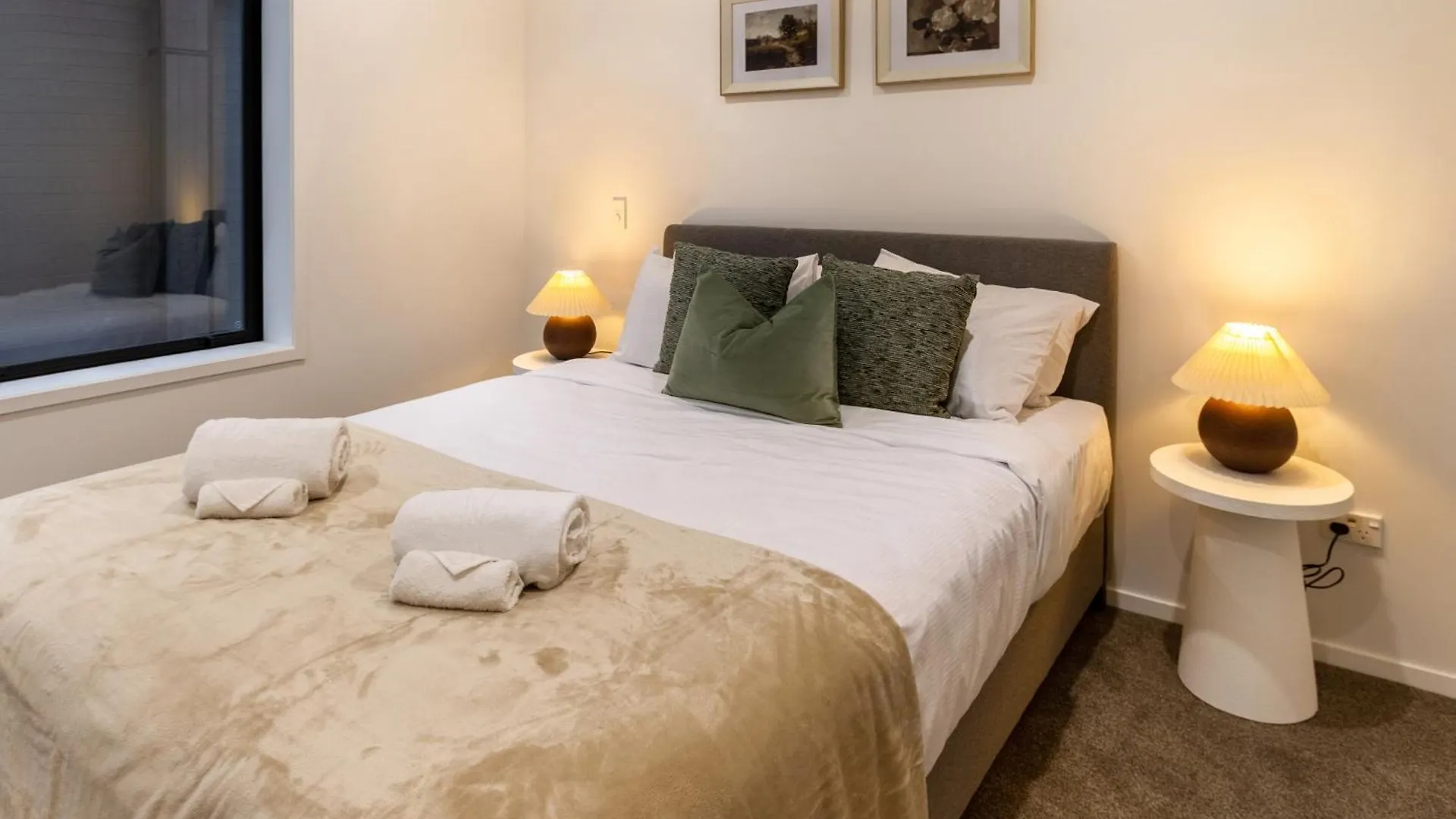 Urban Retreat: 2-Br Gem In Central Christchurch Lejlighed