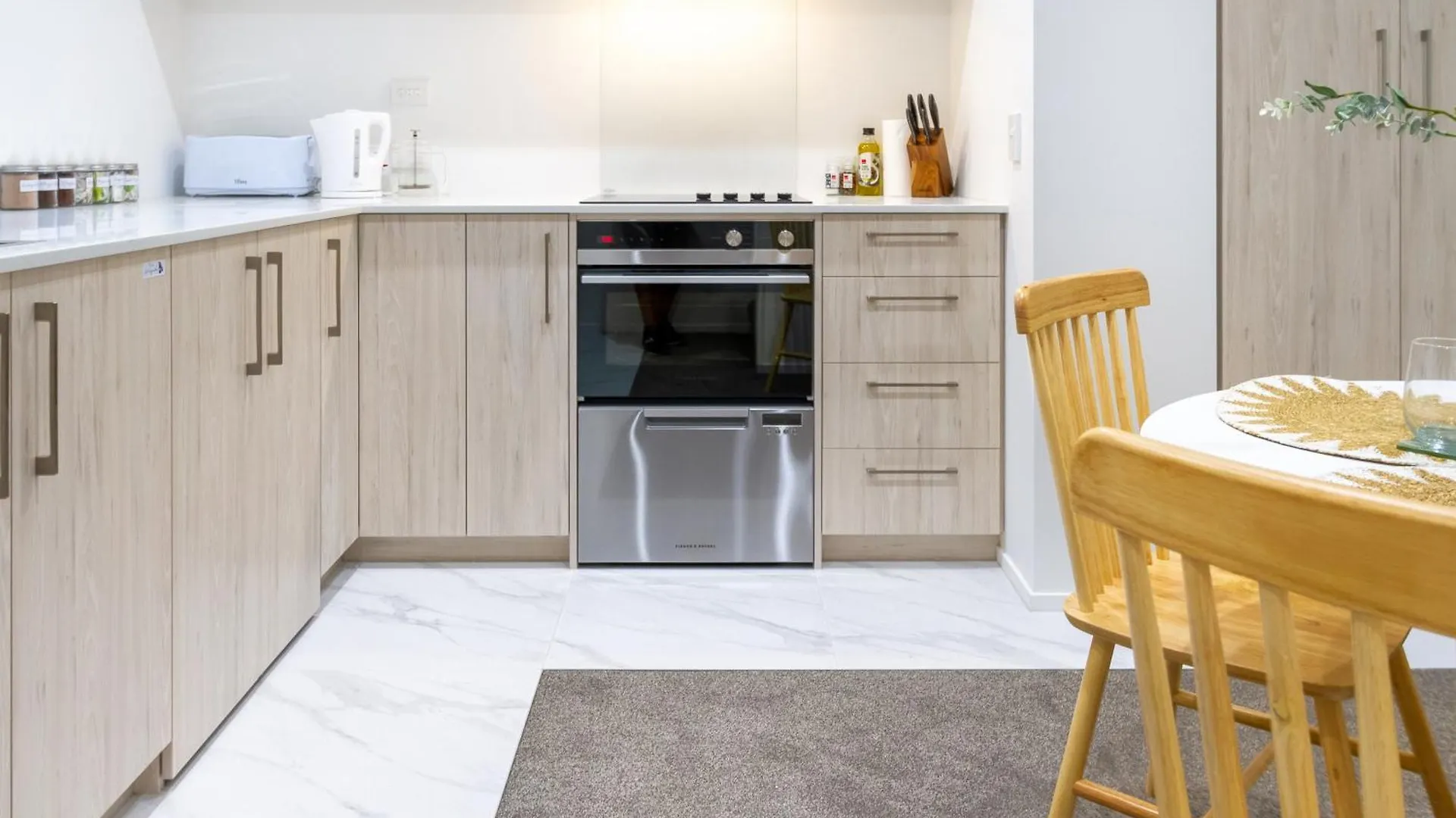 Urban Retreat: 2-Br Gem In Central Christchurch Lejlighed